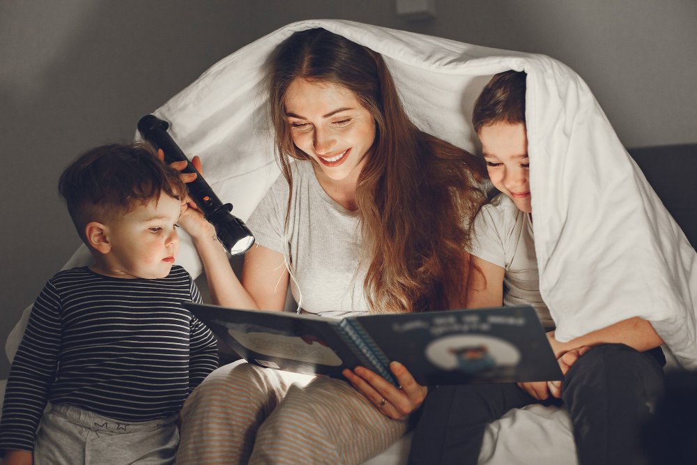 The Role of Bedtime Stories in Building a Bond Between Parents and Children According to Your Topics | Multiple Stories